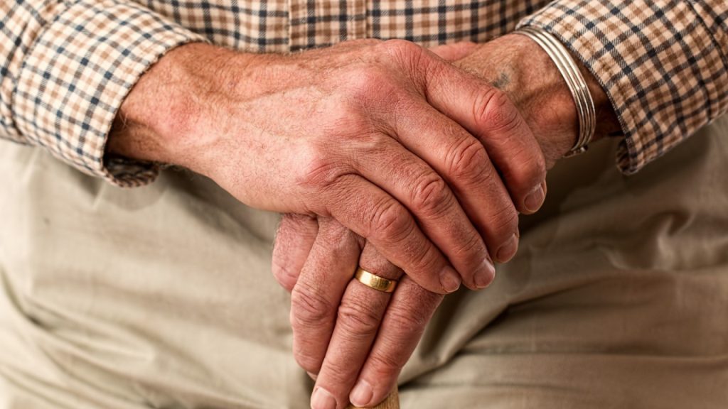 Le bracelet alarme : une nouvelle option pour les personnes âgées!