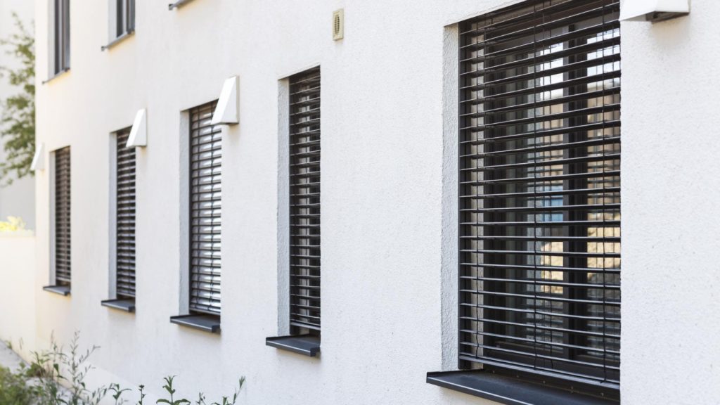 Stores enrouleurs : l’astuce déco pour un intérieur moderne et lumineux