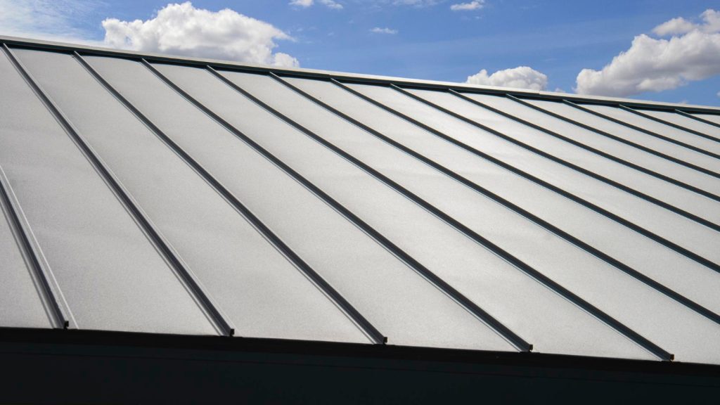 Tout savoir sur la couvertine en aluminium pour une finition de toiture durable à Dijon