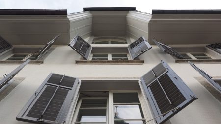 Bien choisir des volets battants robustes pour protéger votre maison